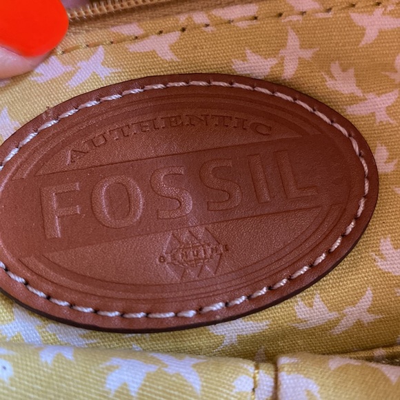 Fossil tote, 14x13x5”, canvas in pre-owned good condition with light spots - Picture 6 of 17